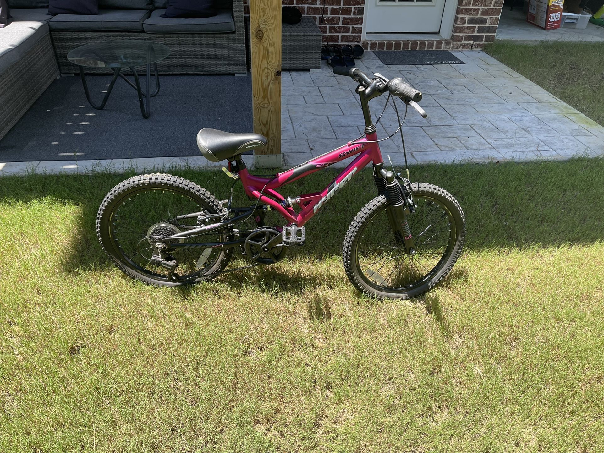 Hyper Bicycle 20 In. Girls Swift Mountain Bike, Kids, Magenta