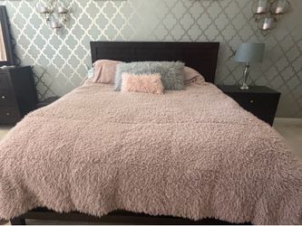 King Bedroom Set – Solid Wood | Dresser, Mirror & Nightstand Included