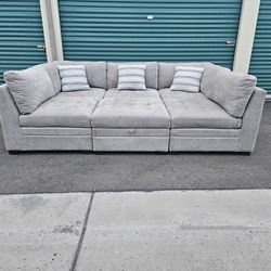 FREE DELIVERY!!! Thomasville "Tisdale" 6 Piece Gray Modular Couch ($1.7K Retail...50% OFF)