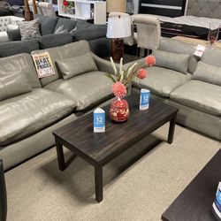 Beautiful Leather Sofa &Loveseat✨💚 Easy Financing Available ✨✅