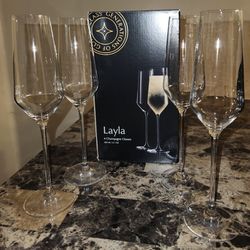 New In Box 4 Champagne Glasses 🥂 