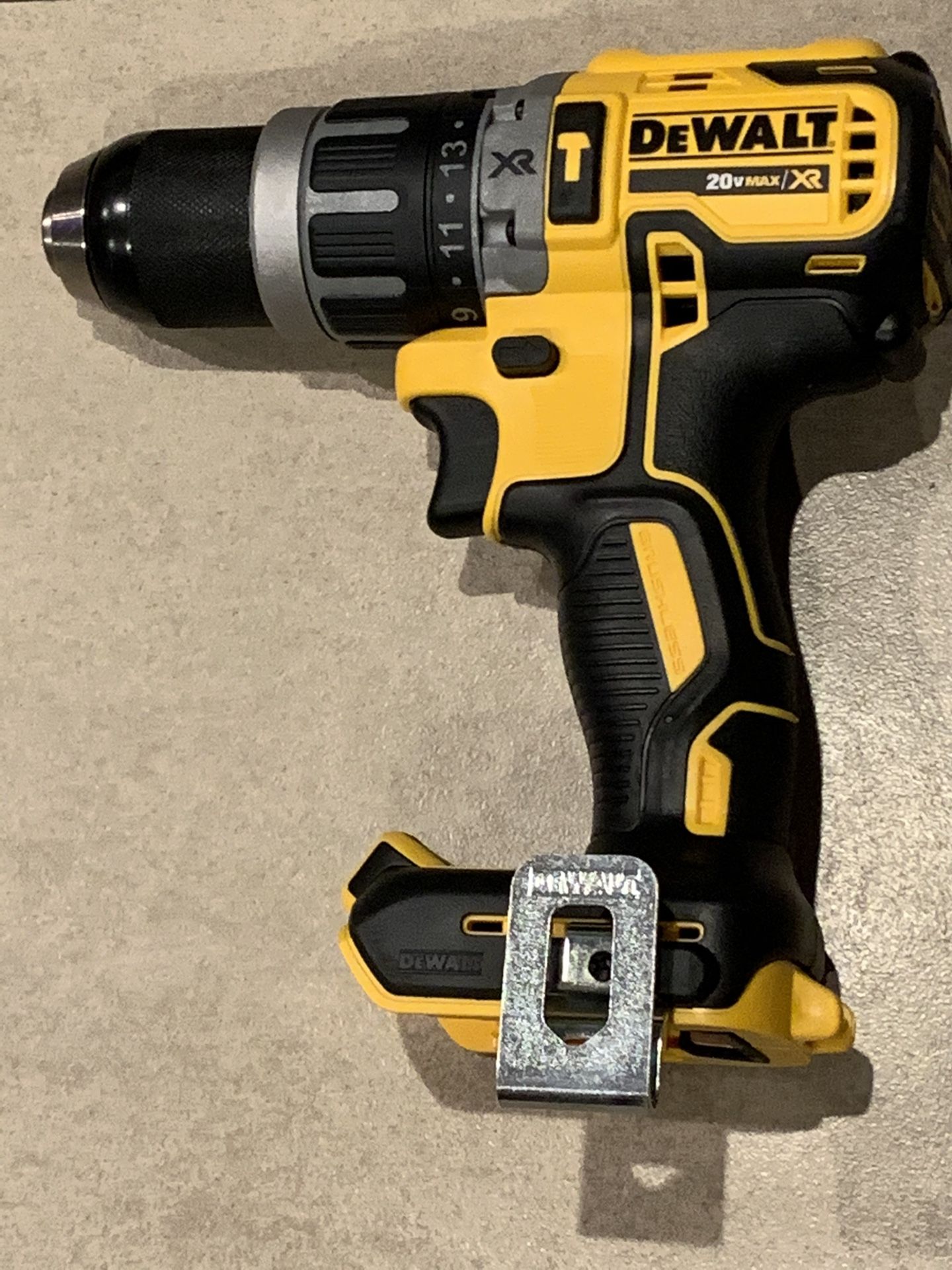 New 20v Dewalt Xr Brushless Hammer Drill Only