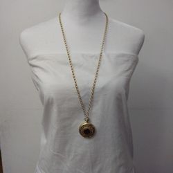 Vintage Avon 1975 Gold Tone Locket Pendant Necklace with 30" Chain