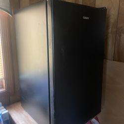 Galanz Mini Fridge And Freezer 