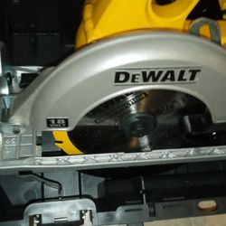 DeWalt Saw 