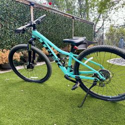 2019 Trek Marlin 6 Mountain Bike