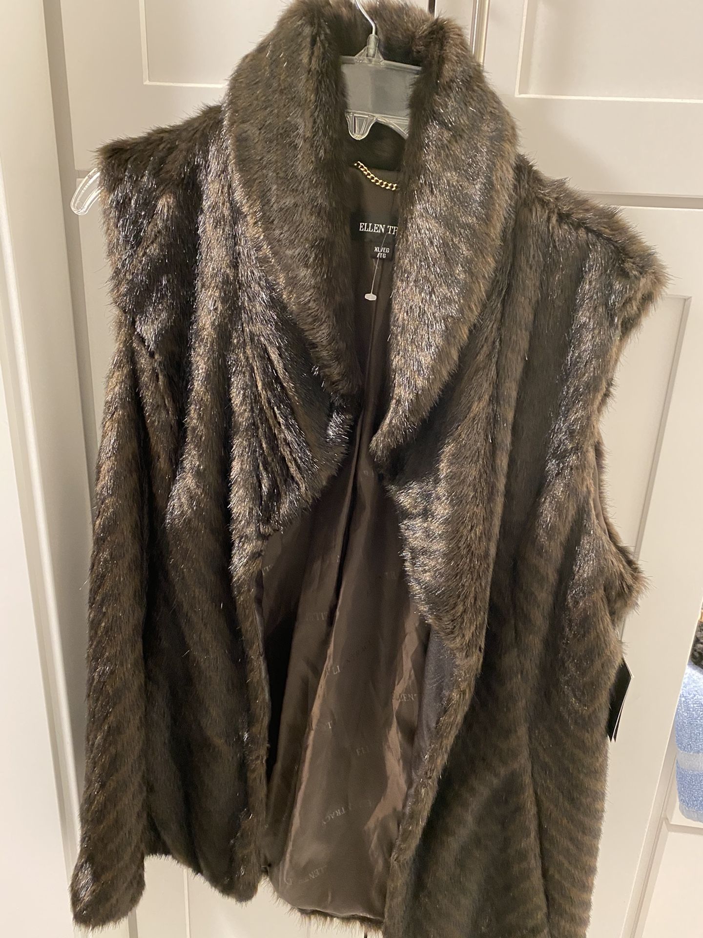 Fur vest size XL new