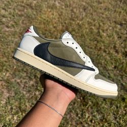 Jordan 1 Travis Scott ‘Medium Olive’ Size: 10