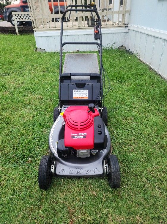 Lawn Mower Honda Comercial