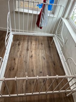 Toddler bed