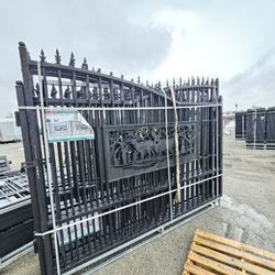 NEW DRIVEWAY GATE HEAVY DUTY 20'X7'IDEAL FOR NEW HOUSE,FARM,RANCH,GALVANIZED POWDER COATING,DEER MOTIF STYLE,IF SOMEBODY INTERESTED PLEASE TEXT ME ANY