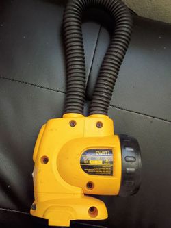 DeWalt flood light