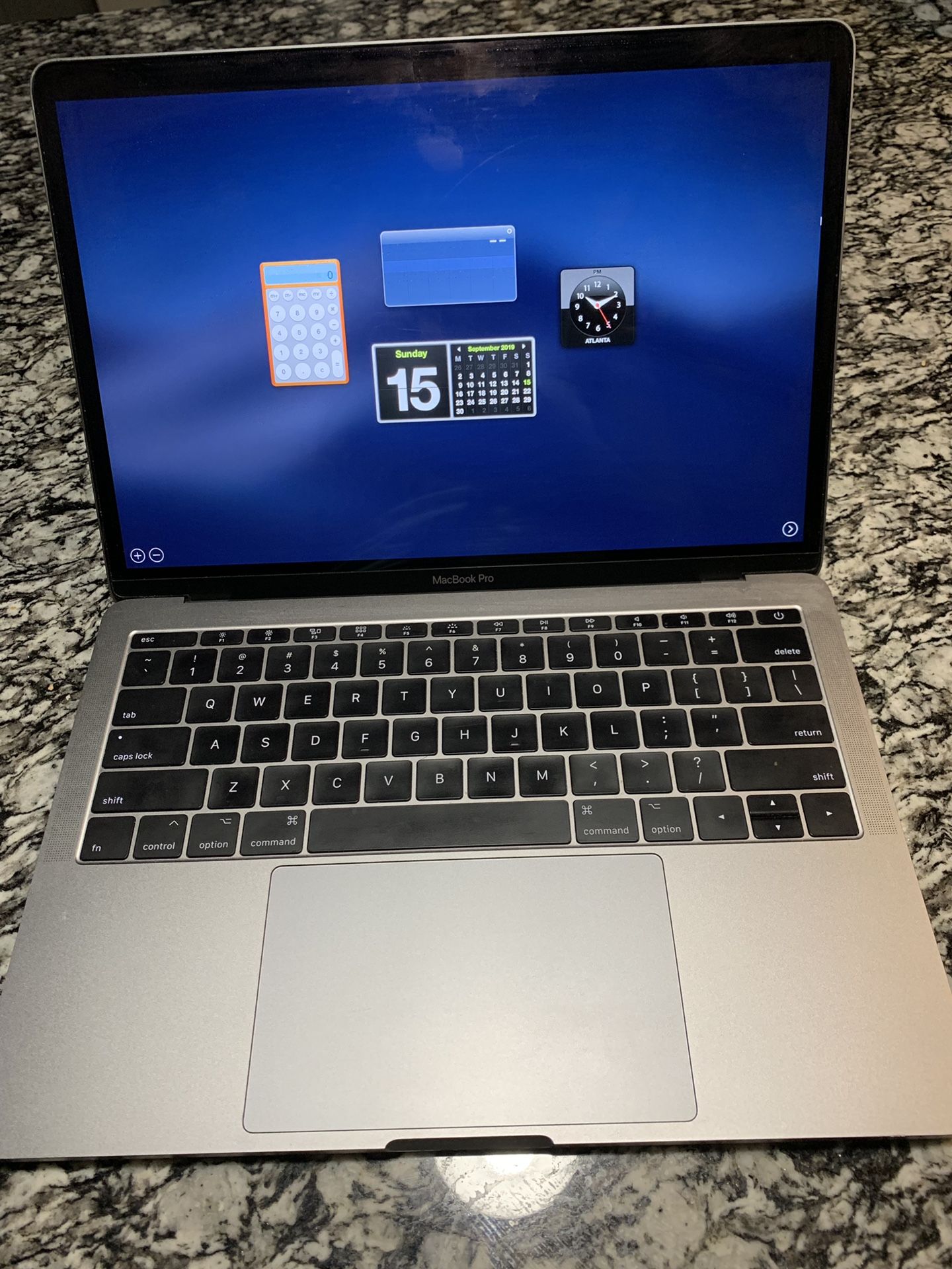 Apple MacBook Pro 2017 intel i5 8GB