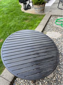 Black metal round outdoor coffee table