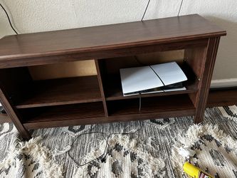 Tv/Entertainment Stand