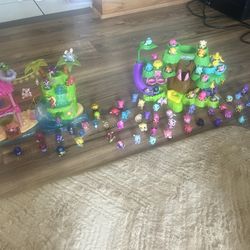 Mini Hatchimals & 2 Play sets- Lights Up