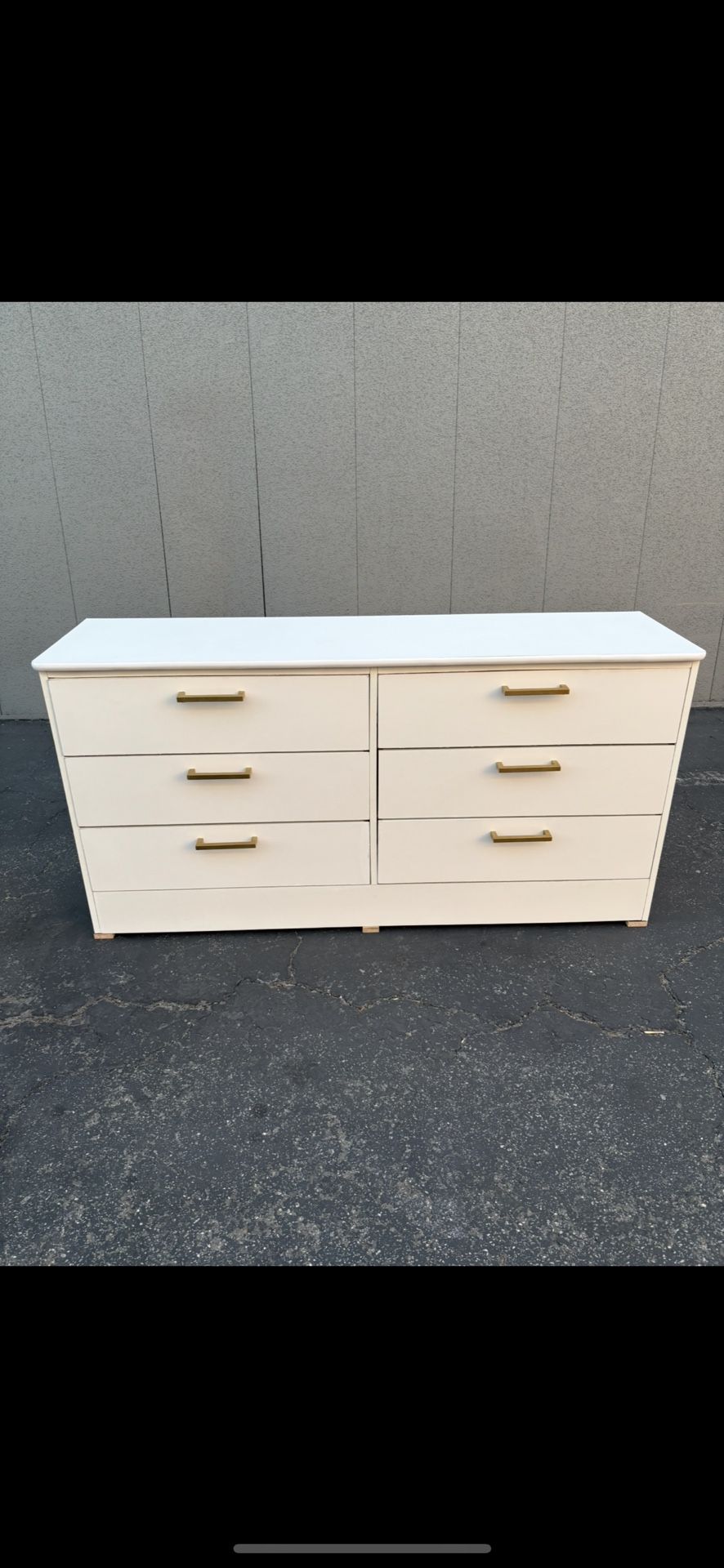 NEW WHITE SIX DRAWER DRESSER WITH GOLD ACCENT KNOBS✨