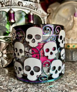 Bath & Body Works Glow In the Dark Skull 3 Wick Sleeve 