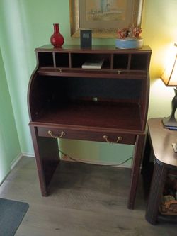 Nice little roll up desk