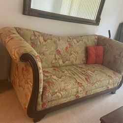 Floral Sofa Very Clean, No Pest No Smoke