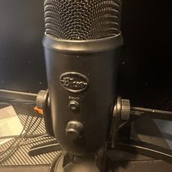 Blue Yeti USB Microphone for PC, Mac, Gaming, Recording, Streaming, Podcasting, Studio and Computer