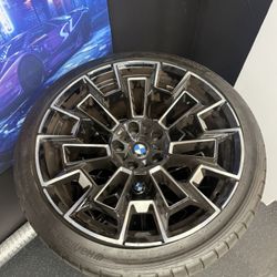 2025 BMW M5 G90 OEM Wheels And Tires