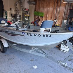 Smokercraft 12’ aluminum boat