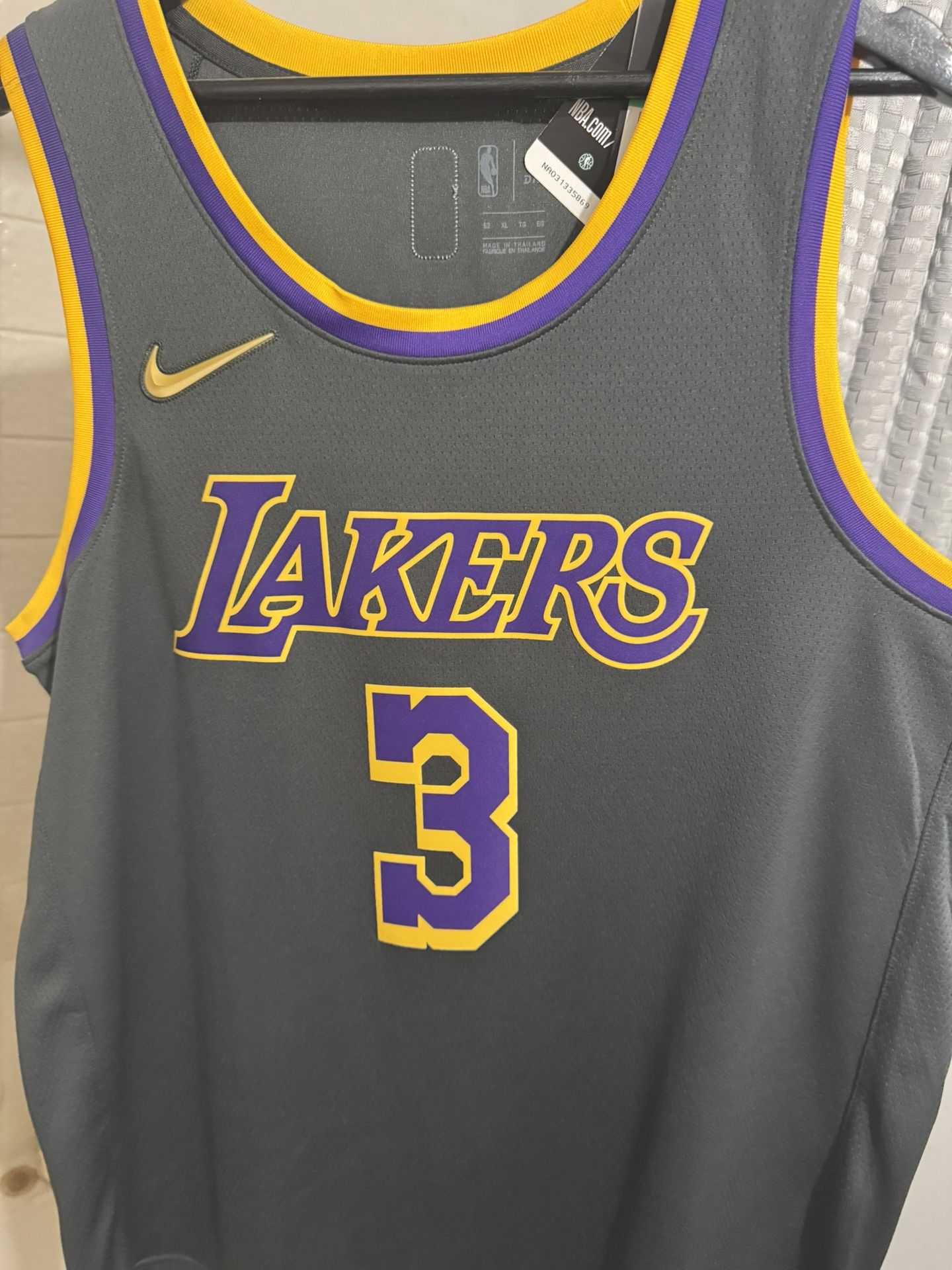 Nike lakers swingman Anthony Davis earned jersey size XL (52)