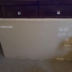 Samsung Qled AI smart TV 43”