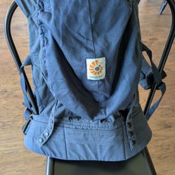 Baby Carrier: Ergobaby Organic