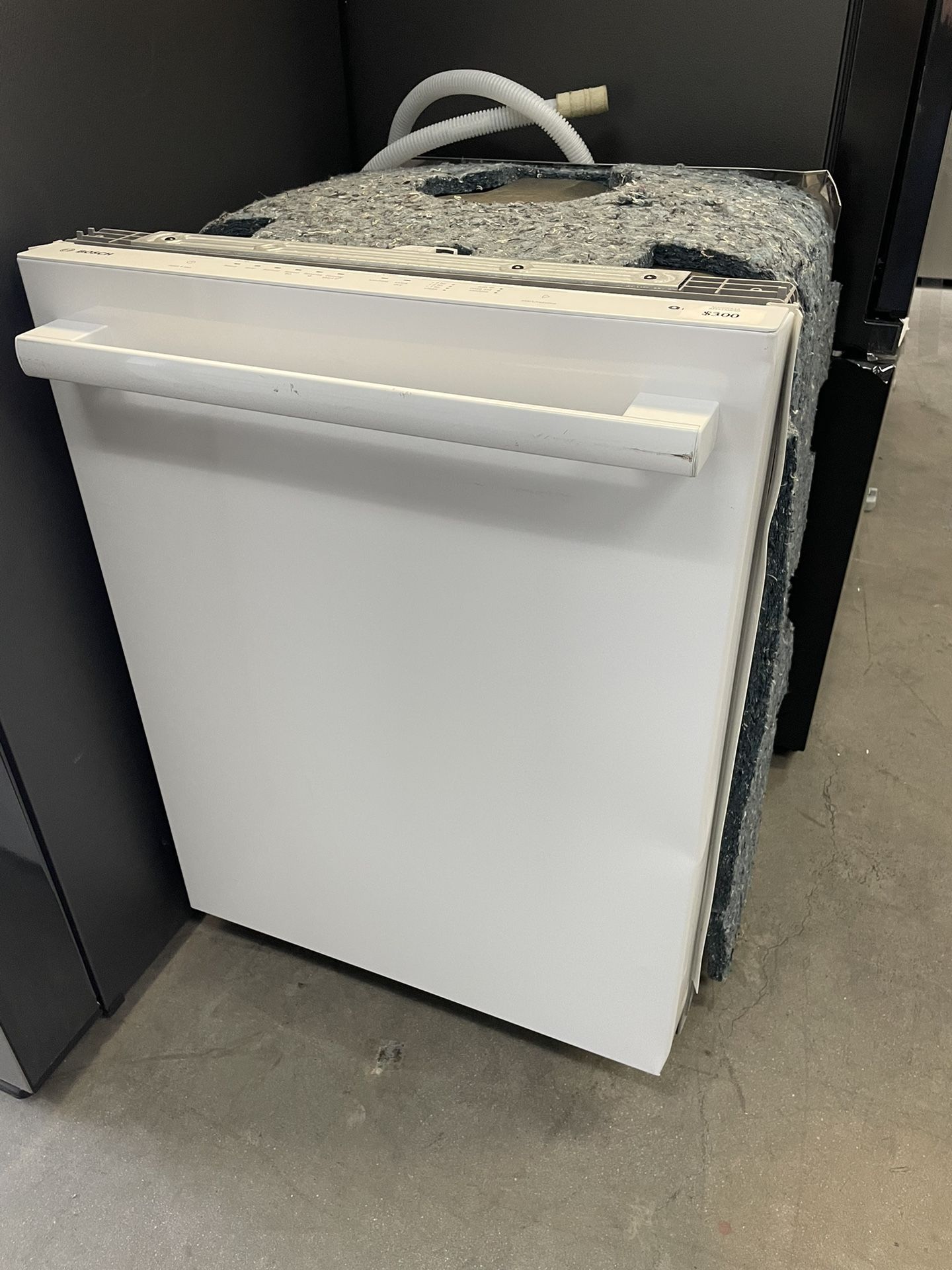 Bosch 100 Series Dishwasher In White