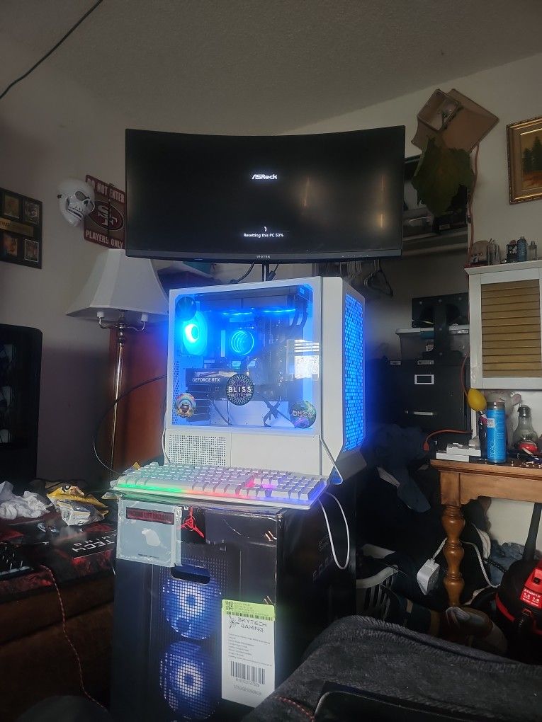 Skytech Omega2 Gaming Desktop/monitor