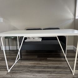 White Dining Table (4-6 Seats)