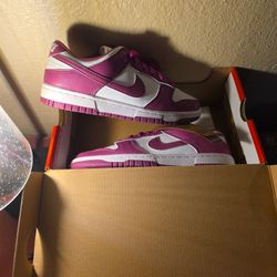 7 Women's Nike Dunks