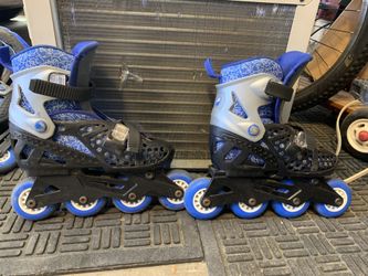 Tracer adjustable roller skates for kids