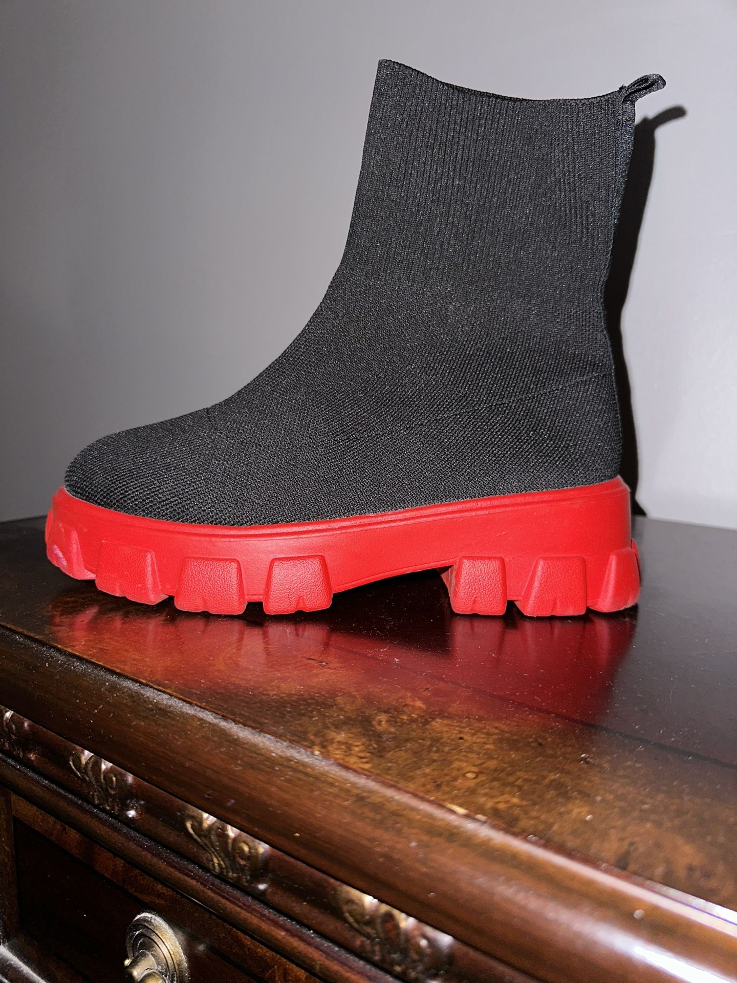 Red/Black Women’s Booties - Size 39 (fits like an 8)