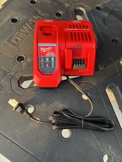 Milwaukee Fast Charger 12V & 18v 