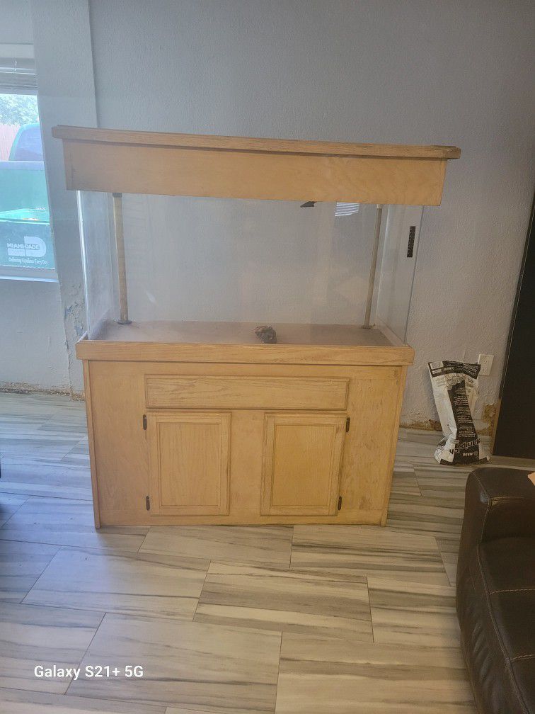 Acrylic Saltwater Fish Tank  18 By 24 By 4feet