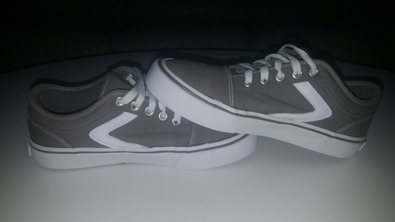 Airwalk Size 6.5 Women Or Youth
