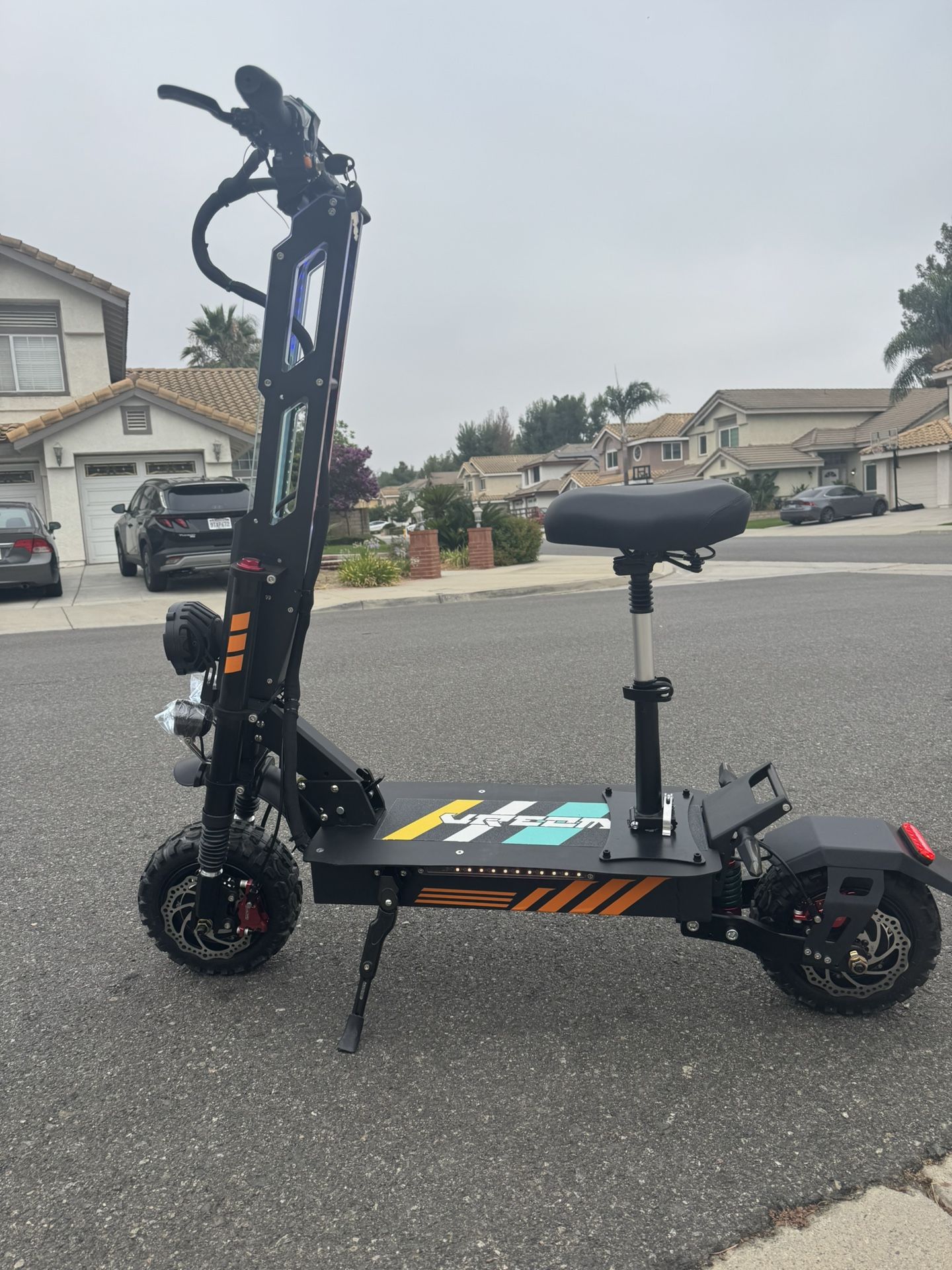 Dual-motor dual-battery high-speed electric scooter