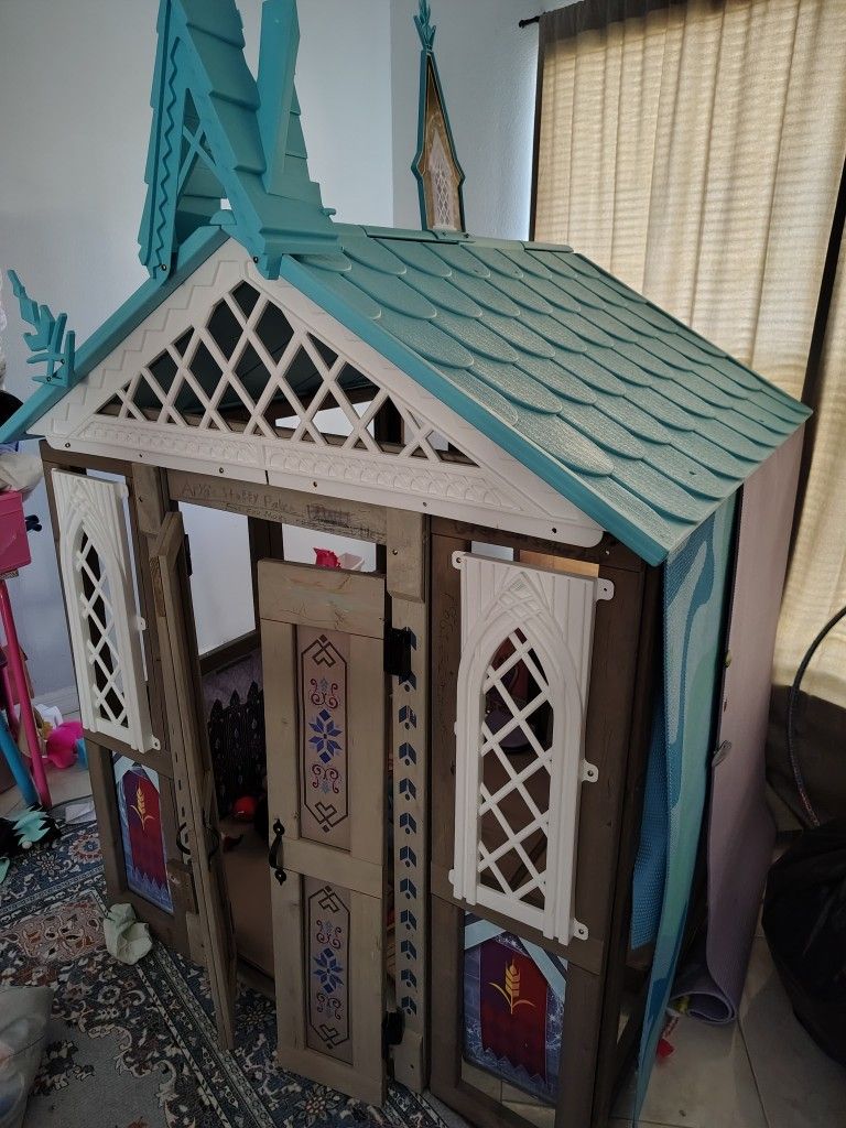 idKraft Disney Frozen Arendelle Playhouse