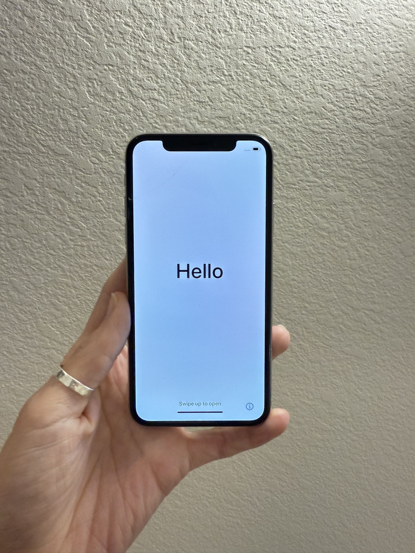 📱 iPhone X – 64GB – Factory Reset – Locked