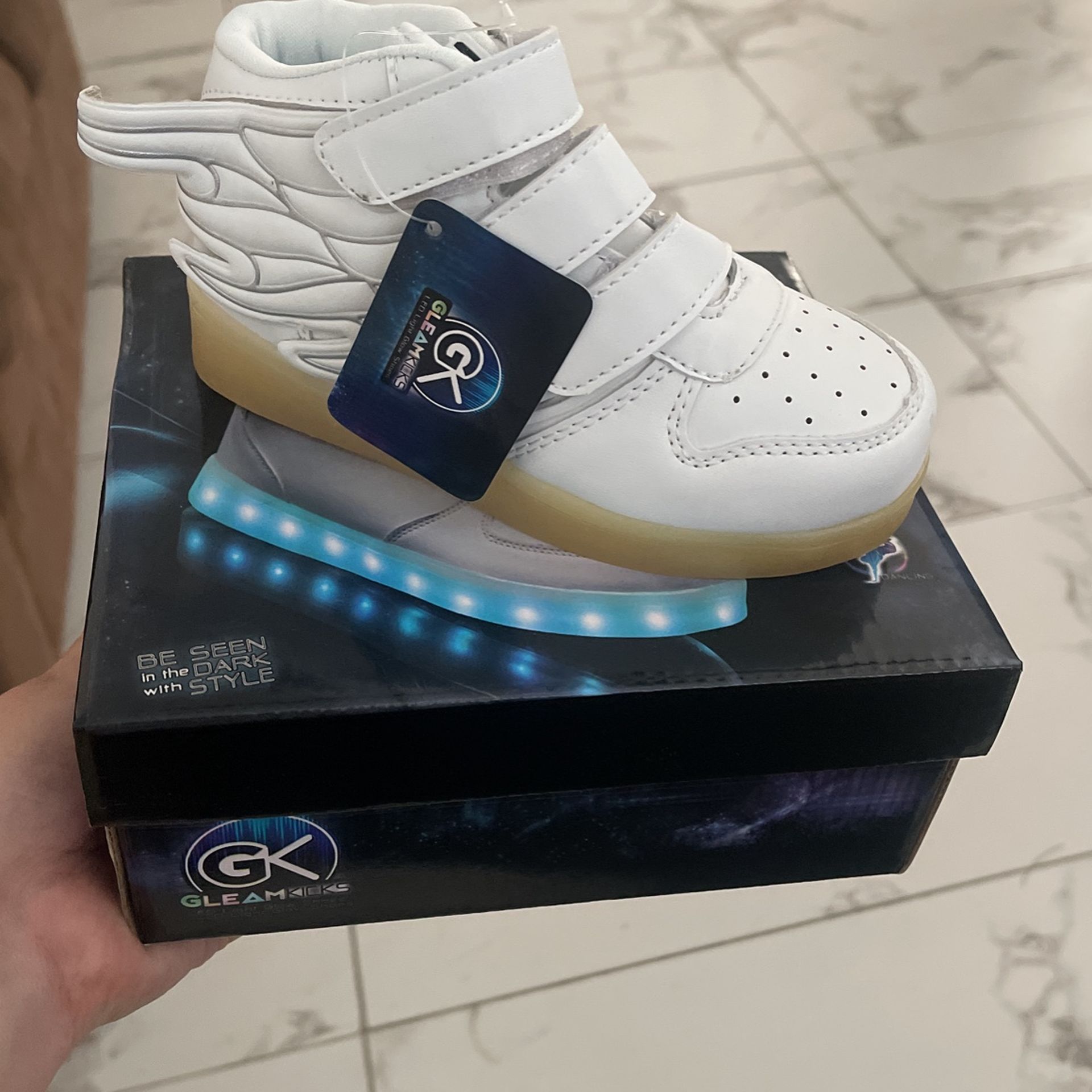 Gleam Kicks Shoes