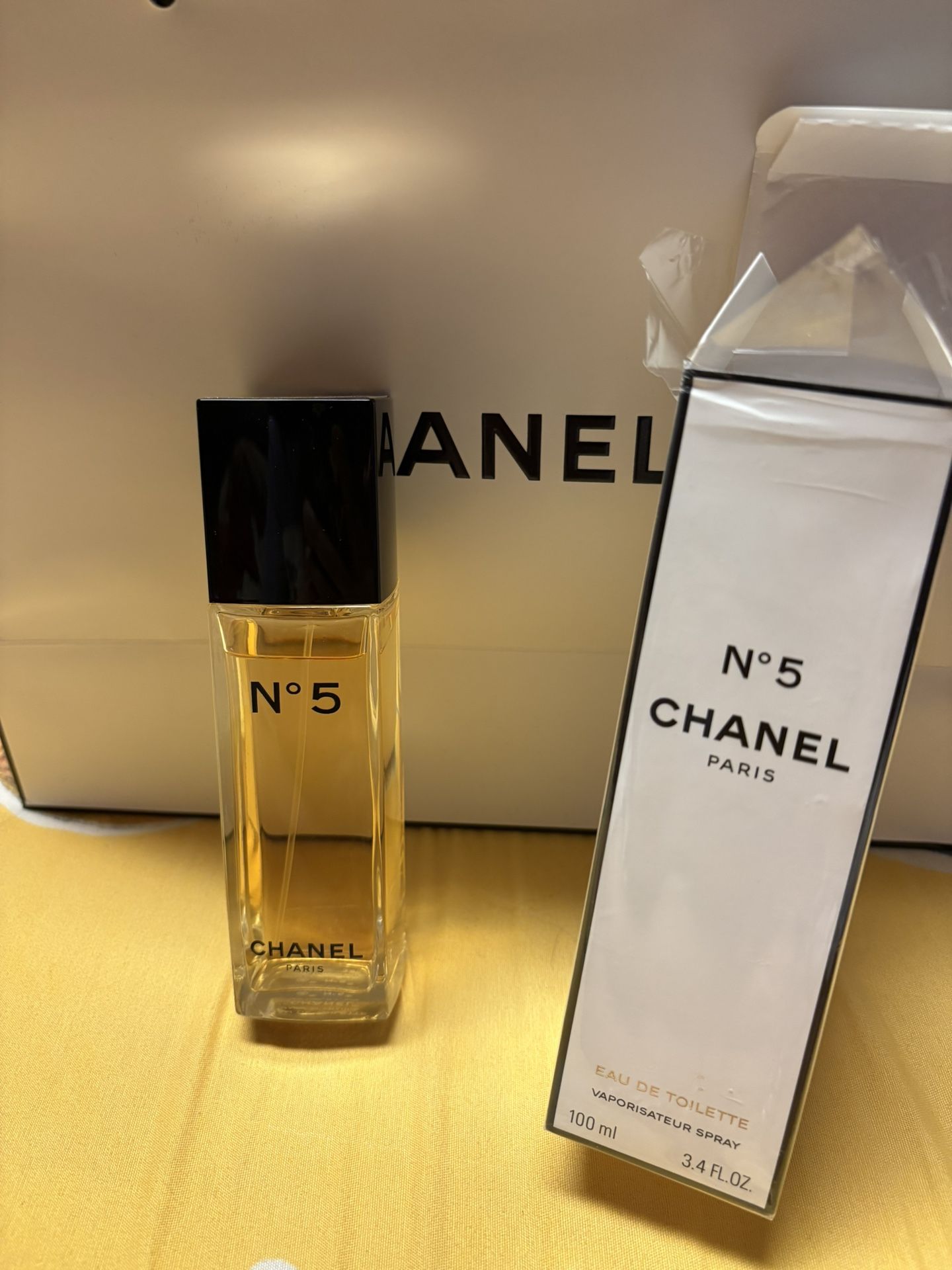 Chanel - No 5 Eau de Toilette Spray
