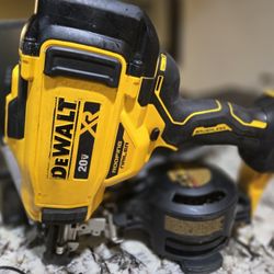 DeWalt Roofing Coil Nailer 20v  Dn45