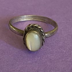 Mother Of Pearl Sterling Silver Ring Size 4