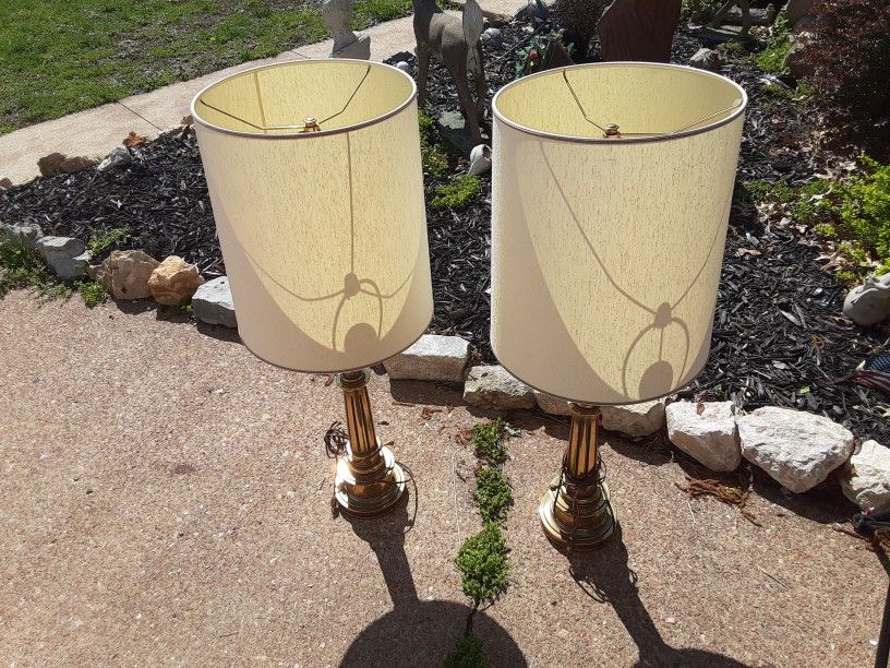 REALLY nice Looking Vase  SOLID BRASS LAMPS  39inches  TALL 
