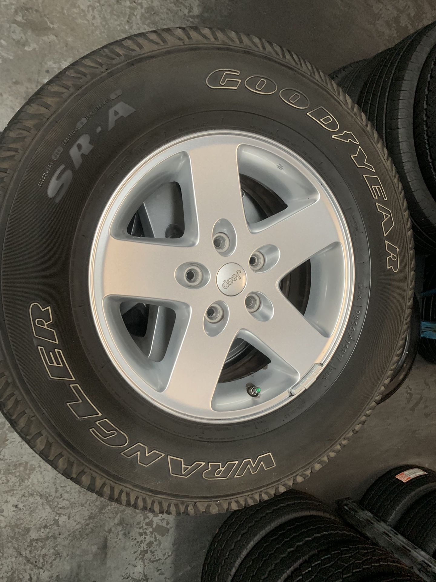 Jeep Wrangler wheels and tires Cheap rims 255/75/17 goodyears