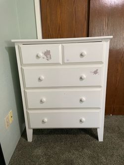 White 4-Drawer Dresser / Storage Chest