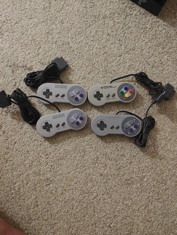 (PENDING SALE) SNES and Super Famicom Controllers Bundle